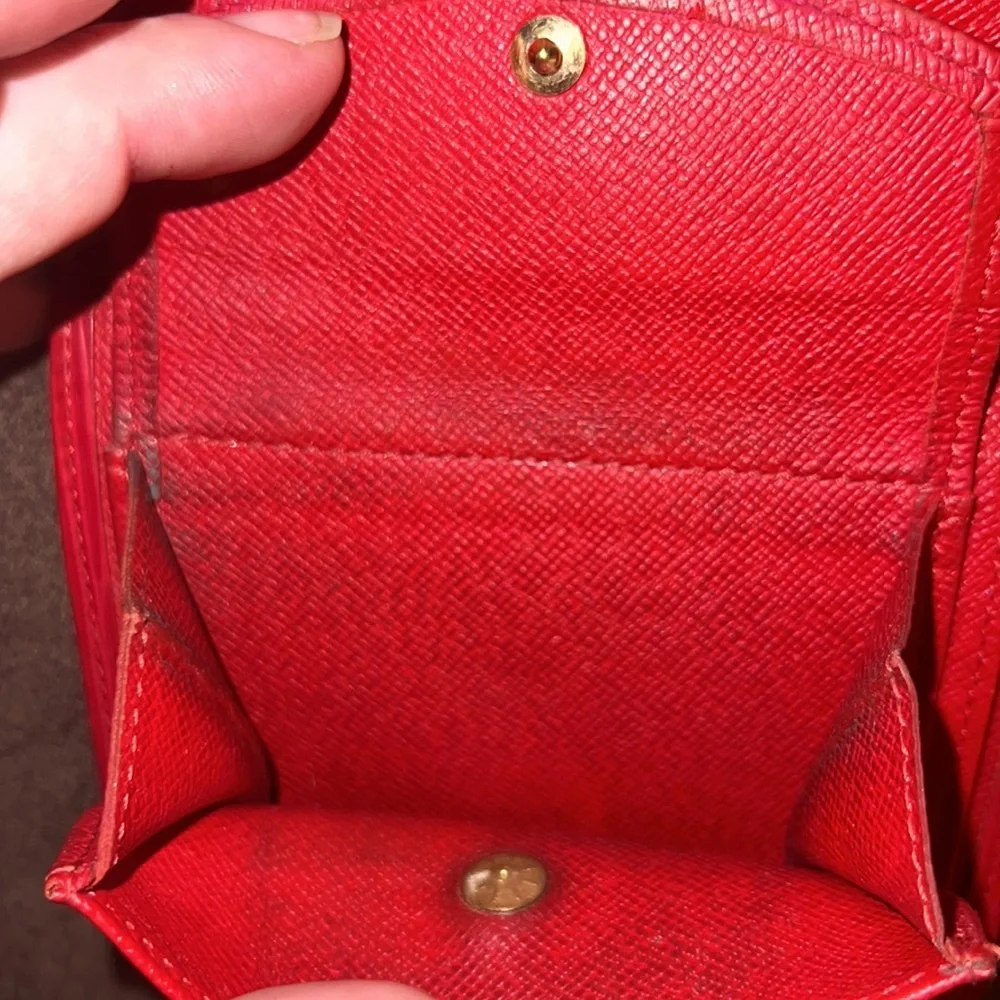 💯 Authentic Red LV Epi Wallet - Picture 8 of 10